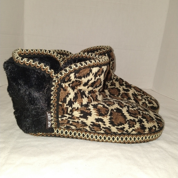 Muk Luks Shoes - Muk Luks Ebony/Leopard Anita Slippers